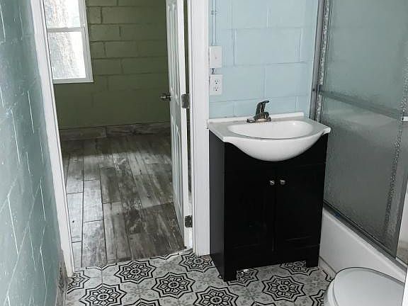 5th image of 121 Bryson Heights Dr APT 2