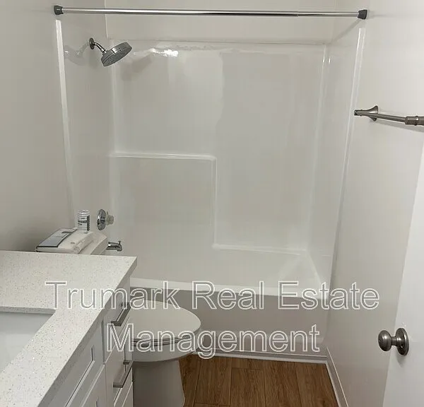 2713 Montrose Ave #4 — Photo 15