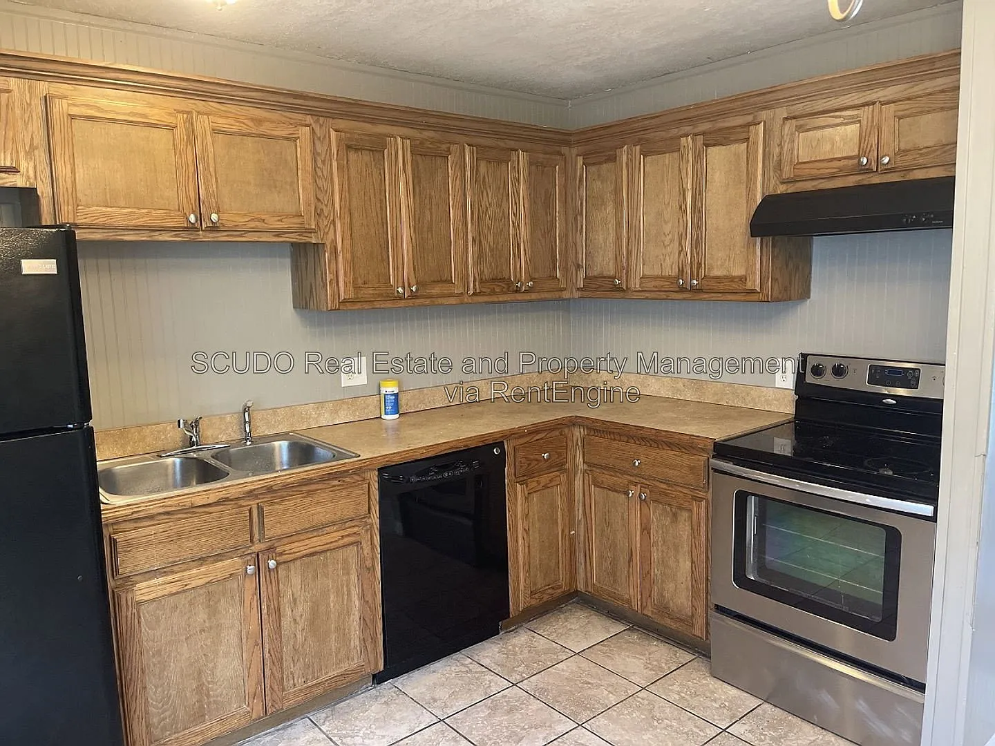 3 bed, 1.0 bath, 888 sqft, $1,200 — Photo 2