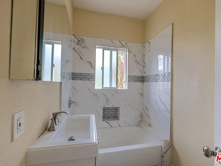 661 Shatto Pl #300 — Photo 10