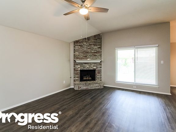 3rd image of 1113 Mockingbird Ln