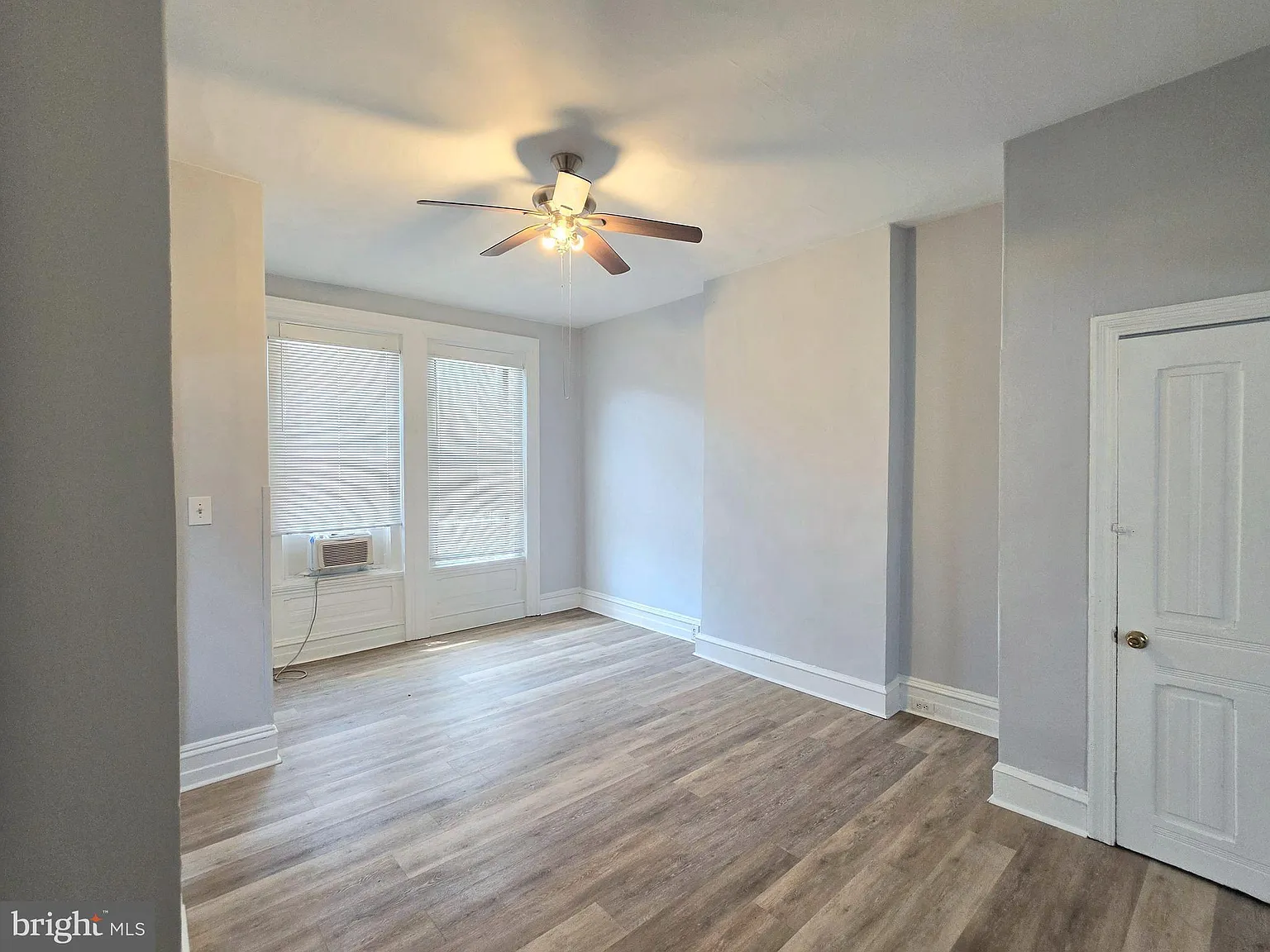 6 bed, 2200 sqft, $4,380 — Photo 4