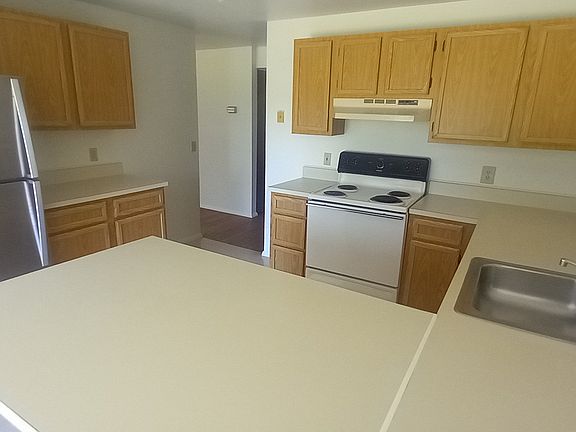 3rd image of 26393 Lynn Cir