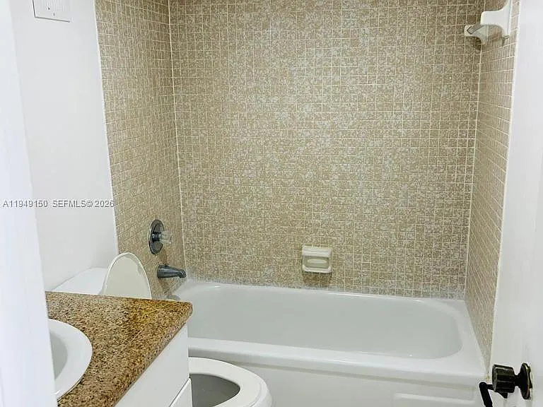1000 Saint Charles Pl #721 — Photo 30