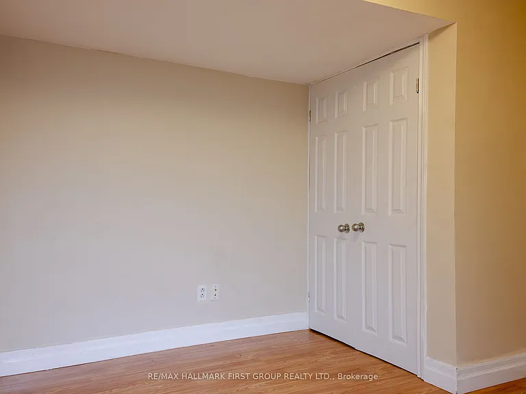 1702 Greenvale Cres — Photo 6