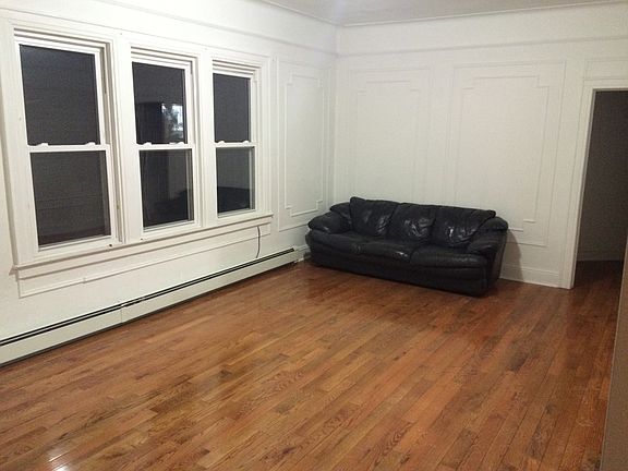 4th image of 14718 Hoover Ave