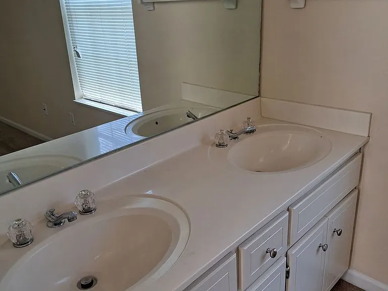 7727 Betty Louise Dr — Photo 18