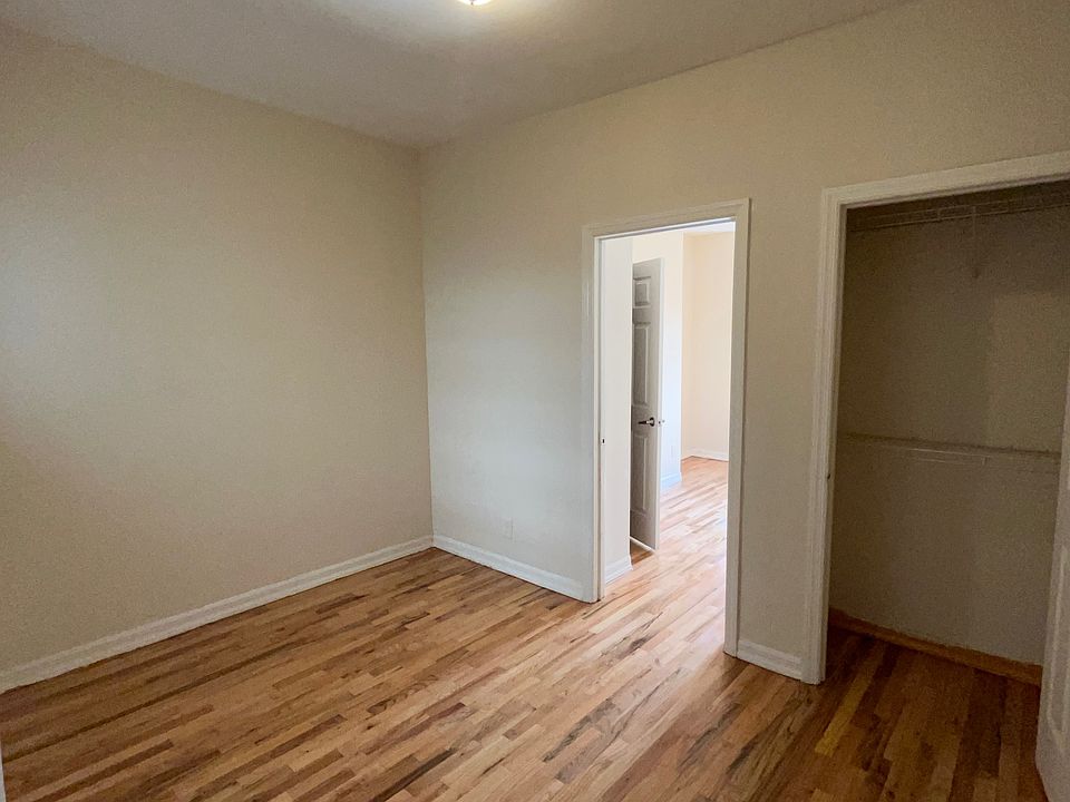 bonus room: office or extra sleeping area