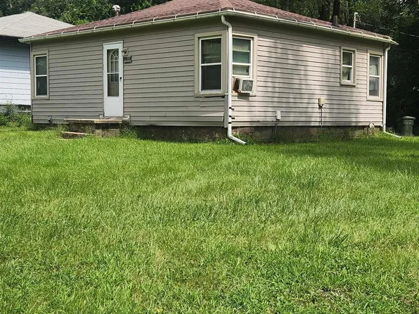 1900 Clearview St, Waterloo, IA 50707