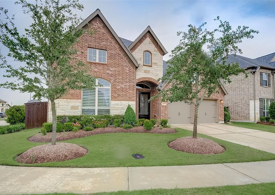 Welcome home to your beautiful two story, four bedroom, three and half bath, corner lot in Katy, TX.