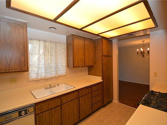 3rd image of 149 W 6th St APT 16