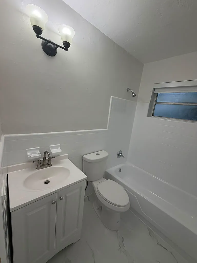 3 bed, 810 sqft, $2,800 — Photo 2