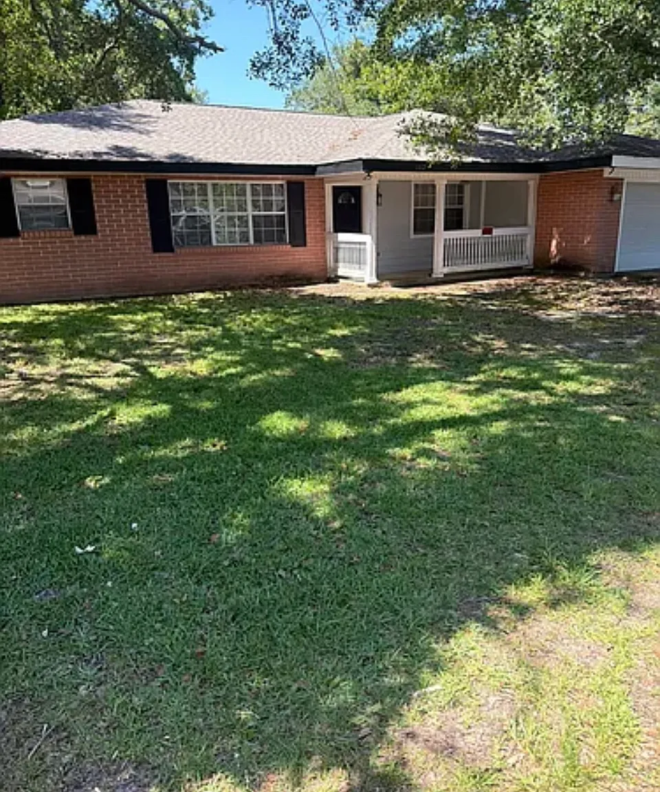 4 bed, 2800 sqft, $2,700 — Photo 1