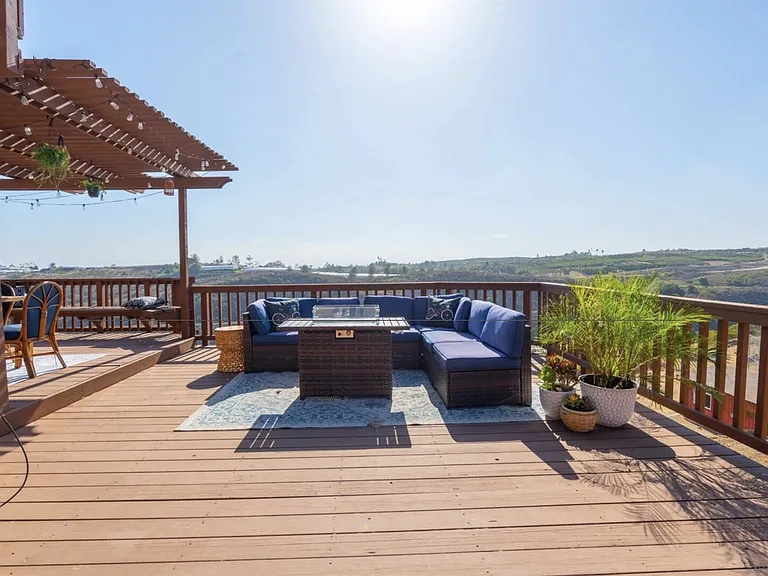 Palos Verdes Dr — Photo 24