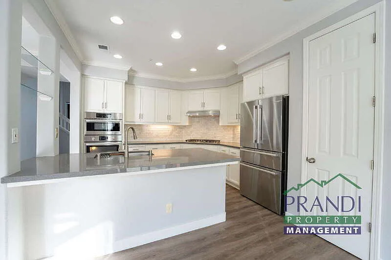 4 bed, 3.0 bath, 2917 sqft, $6,500 — Photo 3
