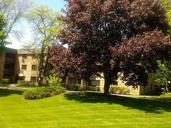 2nd image of 2604 N Windsor Dr Unit 210