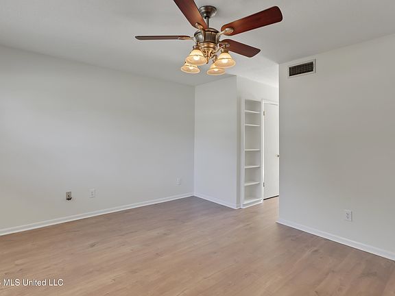 4th image of 413 Kahler St APT 2
