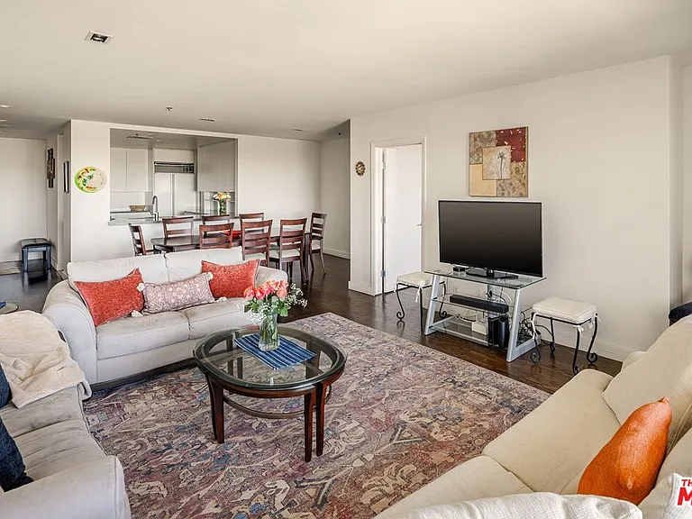 10724 Wilshire Blvd #712 — Photo 17