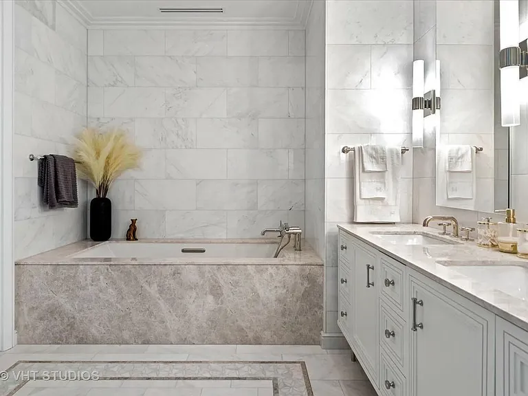 435 N Michigan Ave #401 — Photo 17