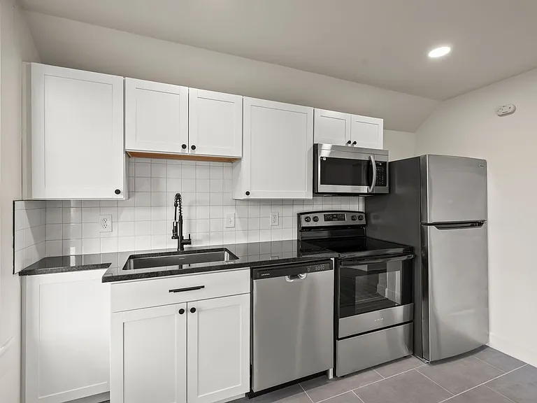 1407 Clover St — Photo 1