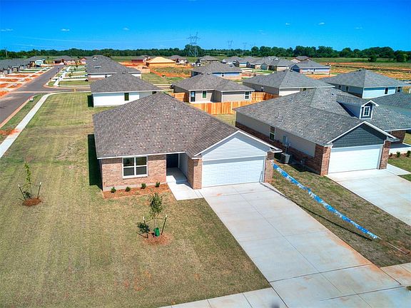 2nd image of 920 S Bear Ln