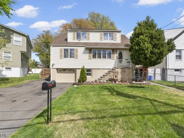 82 Eckel Rd, Little Ferry Boro, NJ 07643