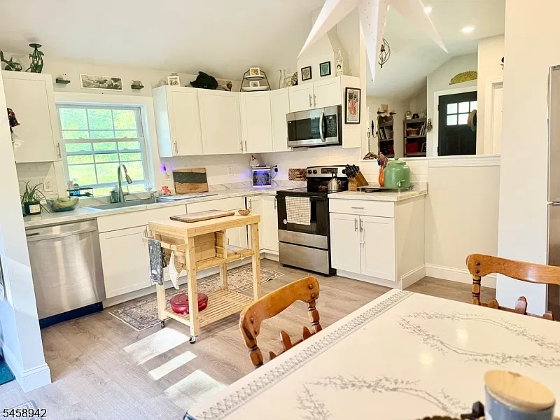 2 bed, 1600 sqft, $2,400 — Photo 3