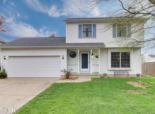 31 Reading Rd, Bloomington, IL 61701