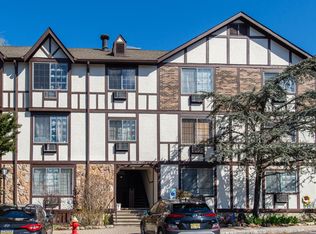 2021 Hawthorne Ln, Mahwah, NJ 07430