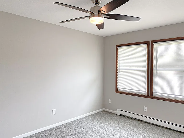 Windsor Chateau - Move in special- FREE GARGAE! — Photo 9