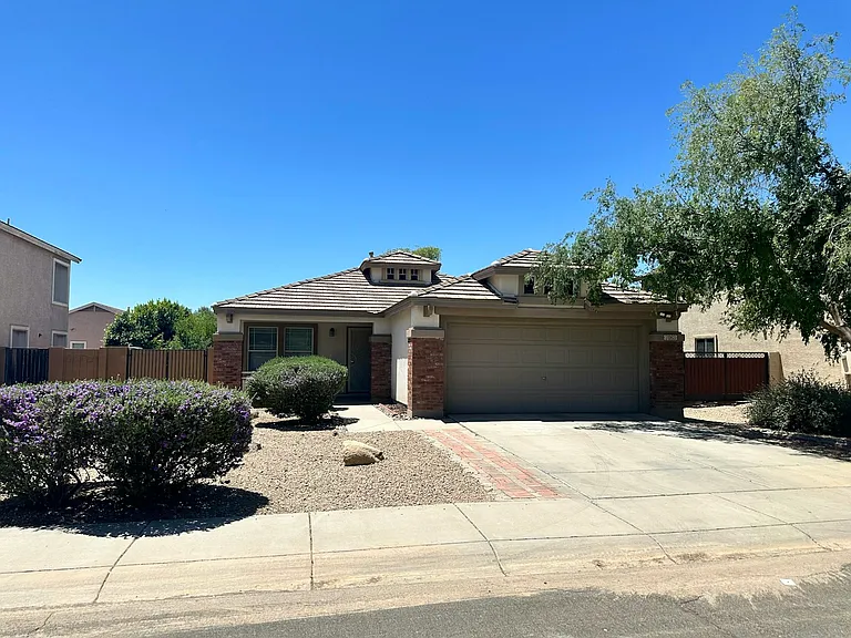 7063 W Palmaire Ave — Photo 1