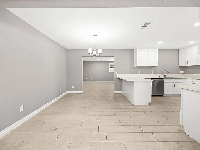 1641 Maywood Ave — Photo 9