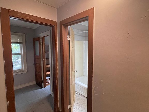 4th image of 2041 W 103rd St #2