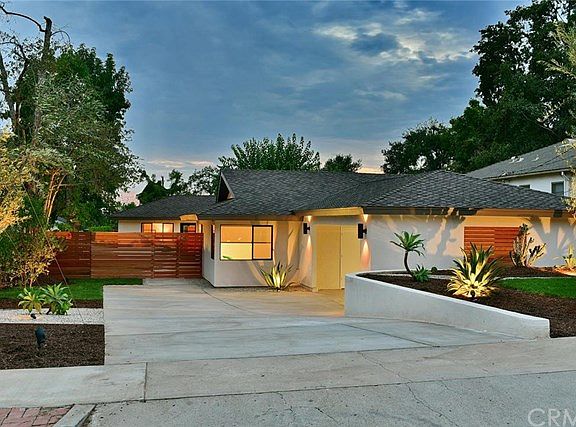 2nd image of 446 Manzanita Ave