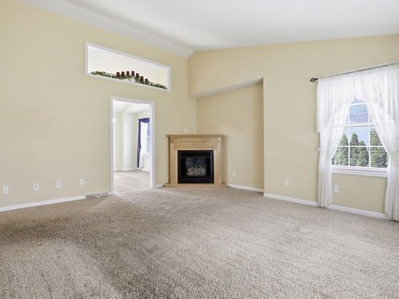 5th image of 330 Hillcrest Dr