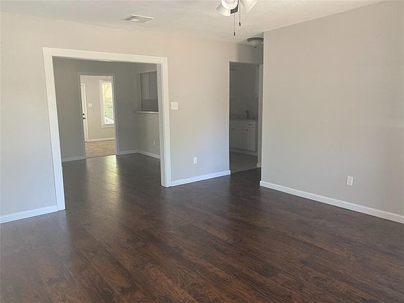 3rd image of 6112 Forest Hill Dr