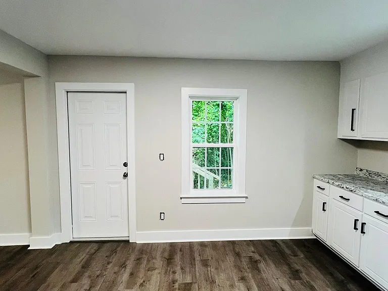 108 E Dewey St — Photo 13
