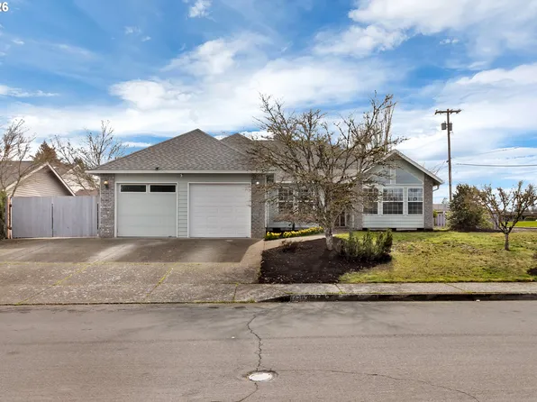 1420 NE Hoffman Dr, McMinnville, OR 97128