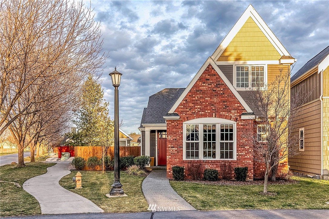 1096 SE Garrison Village Way, College Place, WA 99324 Zillow