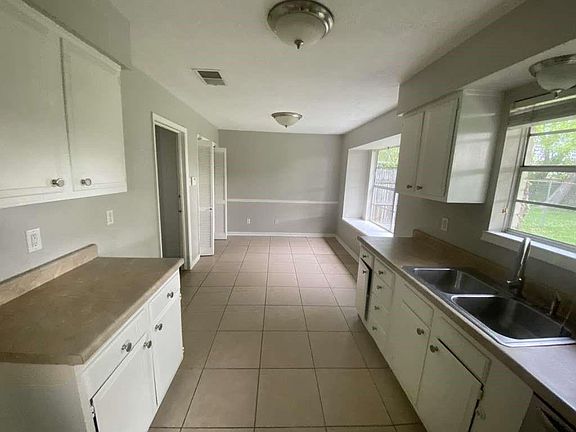 4th image of 16631 Blackhawk Blvd