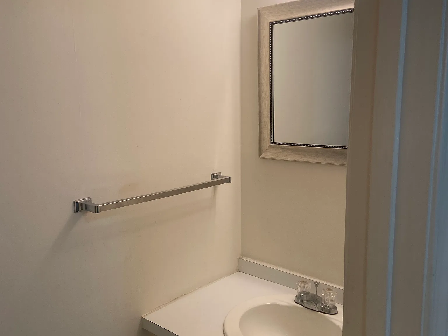 526 W Simpson St — Photo 3