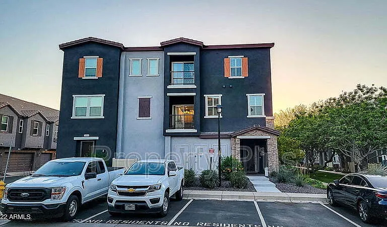 2362 E Huntington Dr — Photo 1