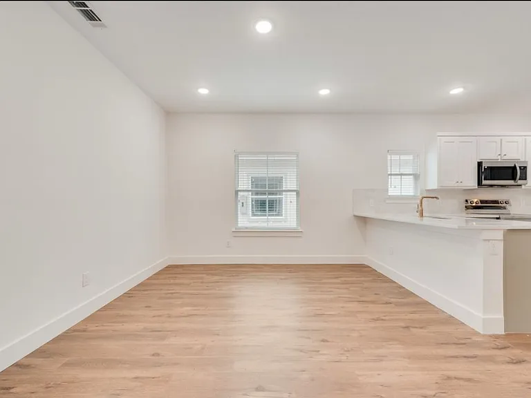 1805 Franklin Ave — Photo 3