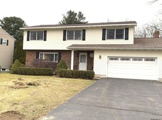 32 Delafield Dr, Albany, NY 12205