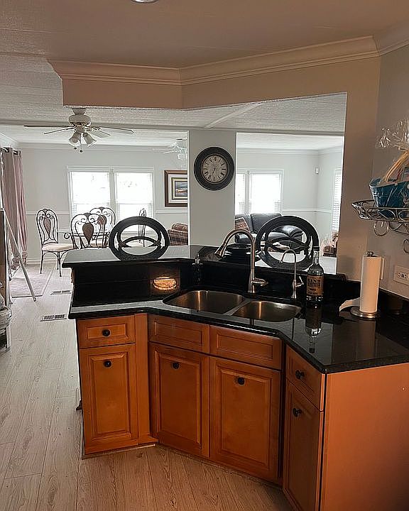 1st image of 803 Mango Dr