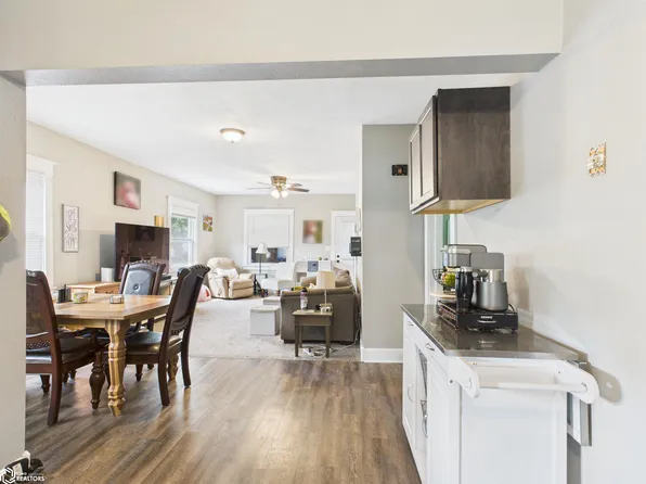 408 S Mechanic St, Brighton, IA 52540