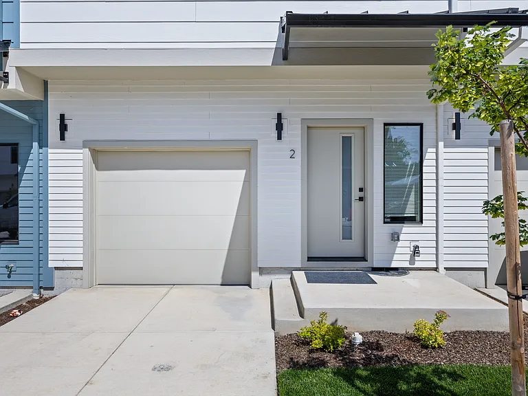 2028 Sunset Dr #2 — Photo 2