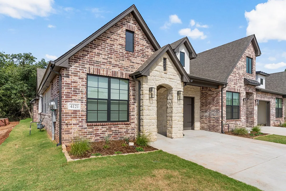 Building Photo - 4136 Abbey Park Dr