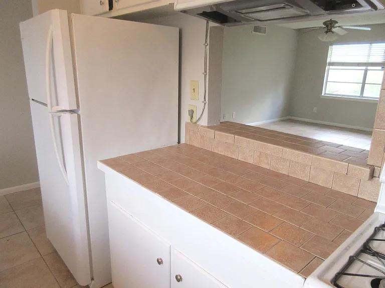 1230 Shadowdale Dr #6 — Photo 7