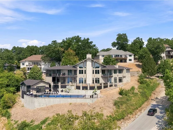 1104 Beacon Point Cir, Lake Ozark, MO 65049